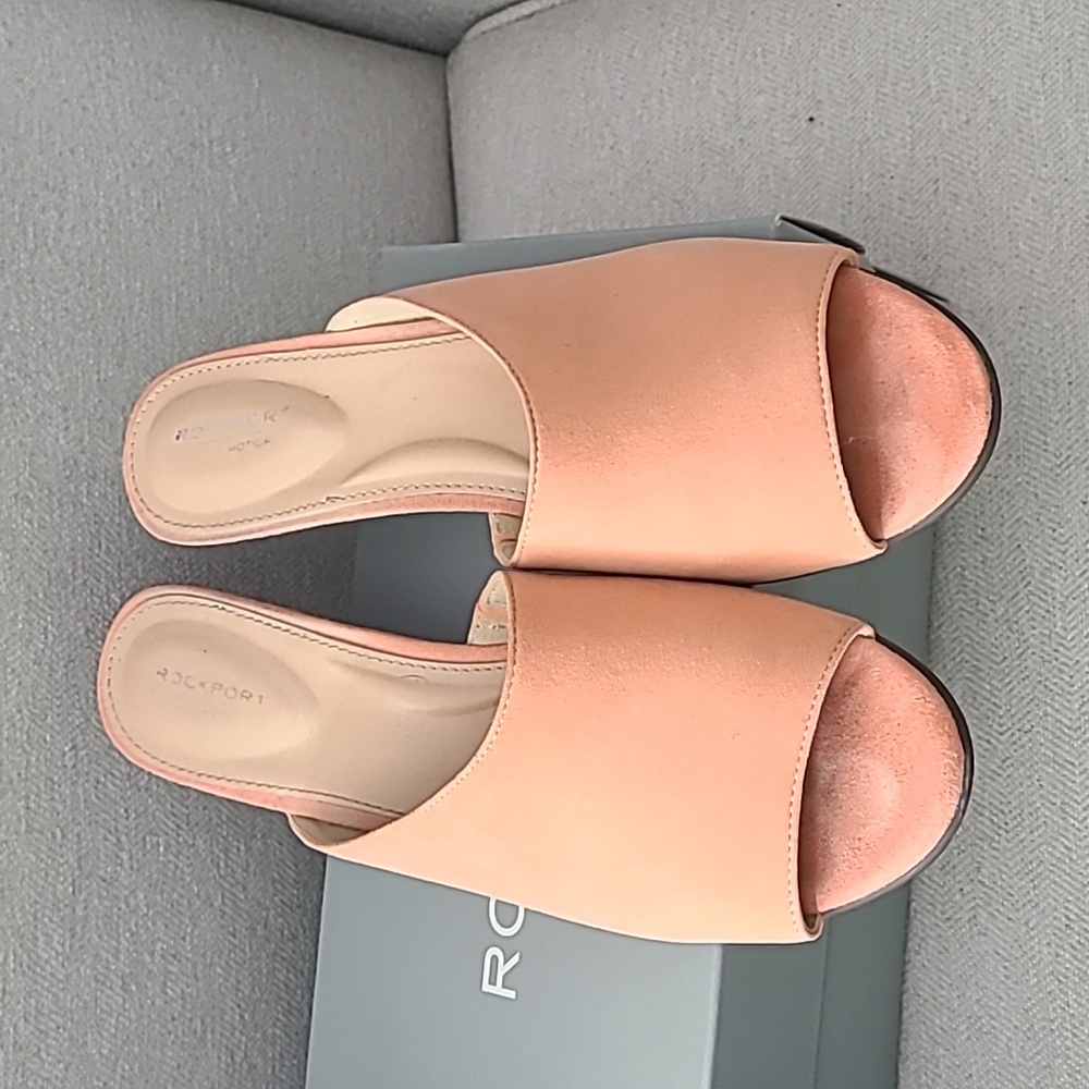 Rockport Taylor Assymetrical Slides in Suede - 8.5 - Picture 2 of 14
